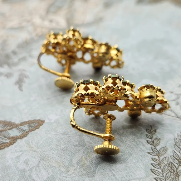 STAR Uranium Austrian Green Crystal Rhinestone Screw Back Earrings In Goldtone - Picture 5 of 7